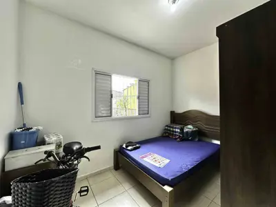 Casa - Sobrado com 3 dormitórios (sendo 2 suite(s)) a 900,00 metros praia.
