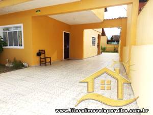 Casa - Sobrado com 3 dormitórios (sendo 2 suite(s)) a 900,00 metros praia.