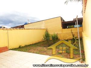 Casa - Sobrado com 3 dormitórios (sendo 2 suite(s)) a 900,00 metros praia.