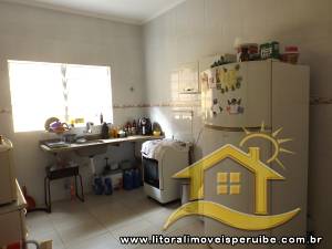 Casa - Sobrado com 3 dormitórios (sendo 2 suite(s)) a 900,00 metros praia.