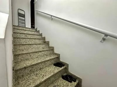 Casa - Sobrado com 3 dormitórios (sendo 2 suite(s)) a 900,00 metros praia.