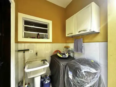 Casa - Sobrado com 3 dormitórios (sendo 2 suite(s)) a 900,00 metros praia.