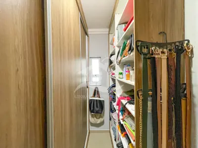 Casa - Térrea com 4 dormitórios (sendo 4 suite(s)) a 100,00 metros praia.