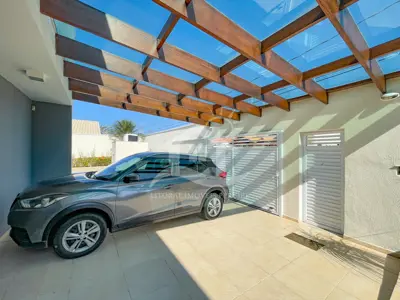 Casa - Térrea com 4 dormitórios (sendo 4 suite(s)) a 100,00 metros praia.