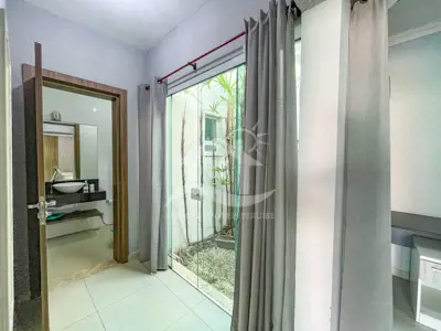 Casa - Térrea com 4 dormitórios (sendo 4 suite(s)) a 100,00 metros praia.