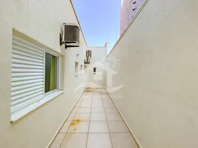 Casa - Térrea com 4 dormitórios (sendo 4 suite(s)) a 100,00 metros praia.