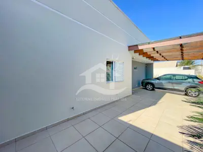 Casa - Térrea com 4 dormitórios (sendo 4 suite(s)) a 100,00 metros praia.