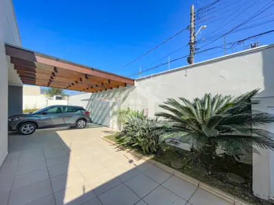 Casa - Térrea com 4 dormitórios (sendo 4 suite(s)) a 100,00 metros praia.