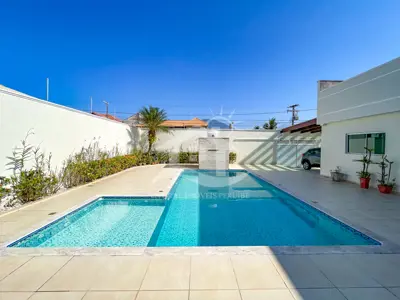 Casa - Térrea com 4 dormitórios (sendo 4 suite(s)) a 100,00 metros praia.