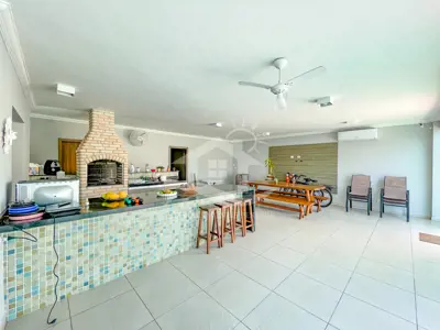 Casa - Térrea com 4 dormitórios (sendo 4 suite(s)) a 100,00 metros praia.