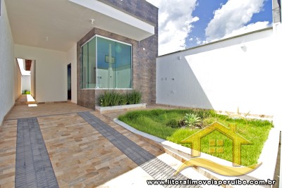 Casa - Térrea com 3 quartos (sendo 1 suite(s)) a 0,00 metros praia.