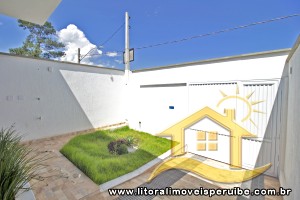 Casa - Térrea com 3 quartos (sendo 1 suite(s)) a 0,00 metros praia.