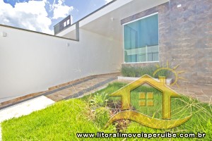 Casa - Térrea com 3 quartos (sendo 1 suite(s)) a 0,00 metros praia.