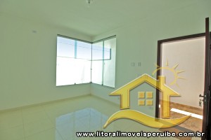 Casa - Térrea com 3 quartos (sendo 1 suite(s)) a 0,00 metros praia.