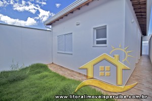Casa - Térrea com 3 quartos (sendo 1 suite(s)) a 0,00 metros praia.