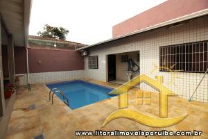 Casa - Térrea com Edícula com 2 dormitórios (sendo 1 suite(s)) a 900,00 metros praia.