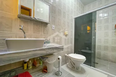Casa - Térrea com Edícula com 3 dormitórios (sendo 1 suite(s)) a 600,00 metros praia.