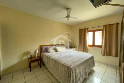 Casa - Térrea com Edícula com 3 dormitórios (sendo 1 suite(s)) a 600,00 metros praia.
