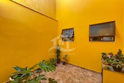 Casa - Térrea com Edícula com 3 dormitórios (sendo 1 suite(s)) a 600,00 metros praia.