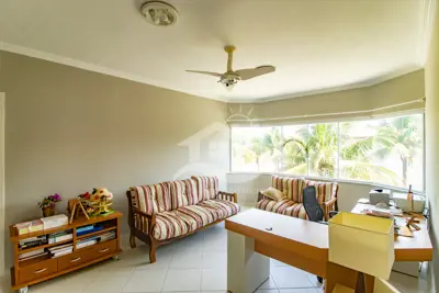 Casa - Sobrado com 4 dormitórios (sendo 2 suite(s)) a 100,00 metros praia.