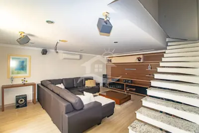 Casa - Sobrado com 4 dormitórios (sendo 2 suite(s)) a 100,00 metros praia.