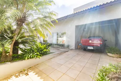 Casa - Sobrado com 4 dormitórios (sendo 2 suite(s)) a 100,00 metros praia.