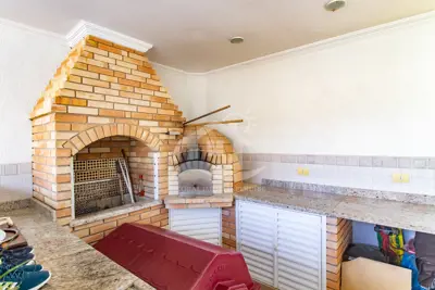 Casa - Sobrado com 4 dormitórios (sendo 2 suite(s)) a 100,00 metros praia.