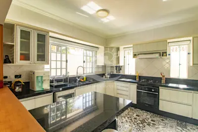 Casa - Sobrado com 4 dormitórios (sendo 2 suite(s)) a 100,00 metros praia.