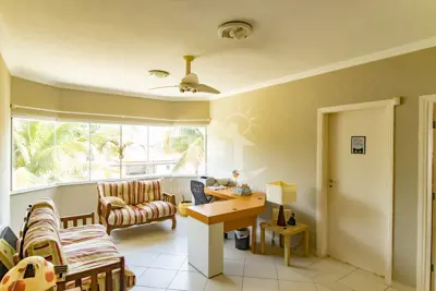 Casa - Sobrado com 4 dormitórios (sendo 2 suite(s)) a 100,00 metros praia.