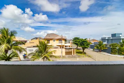 Casa - Sobrado com 4 dormitórios (sendo 2 suite(s)) a 100,00 metros praia.