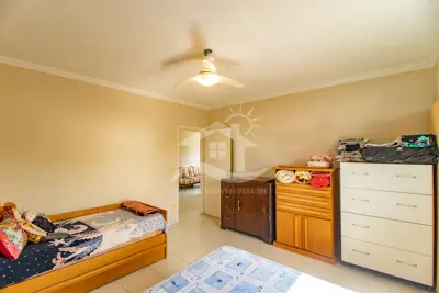 Casa - Sobrado com 4 dormitórios (sendo 2 suite(s)) a 100,00 metros praia.