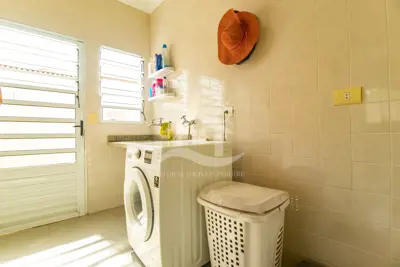 Casa - Sobrado com 4 dormitórios (sendo 2 suite(s)) a 100,00 metros praia.