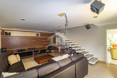 Casa - Sobrado com 4 dormitórios (sendo 2 suite(s)) a 100,00 metros praia.