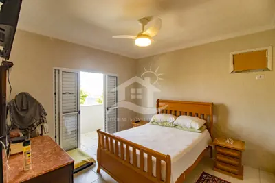 Casa - Sobrado com 4 dormitórios (sendo 2 suite(s)) a 100,00 metros praia.