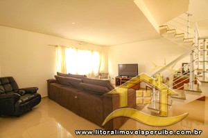Casa - Sobrado com 3 quartos (sendo 3 suite(s)) a 1000,00 metros praia.