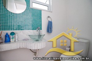 Casa - Sobrado com 3 quartos (sendo 3 suite(s)) a 1000,00 metros praia.