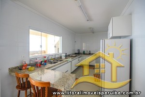 Casa - Sobrado com 3 quartos (sendo 3 suite(s)) a 1000,00 metros praia.