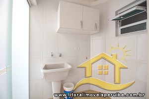 Casa - Sobrado com 3 quartos (sendo 3 suite(s)) a 1000,00 metros praia.