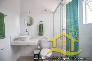 Casa - Sobrado com 3 quartos (sendo 3 suite(s)) a 1000,00 metros praia.