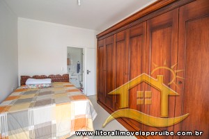 Casa - Sobrado com 3 quartos (sendo 3 suite(s)) a 1000,00 metros praia.