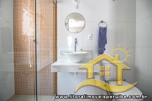 Casa - Sobrado com 3 quartos (sendo 3 suite(s)) a 1000,00 metros praia.