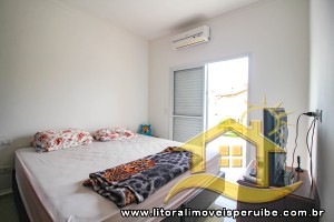 Casa - Sobrado com 3 quartos (sendo 3 suite(s)) a 1000,00 metros praia.