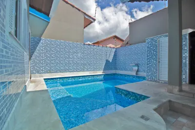 Casa - Sobrado com 4 dormitórios (sendo 2 suite(s)) a 100,00 metros praia.