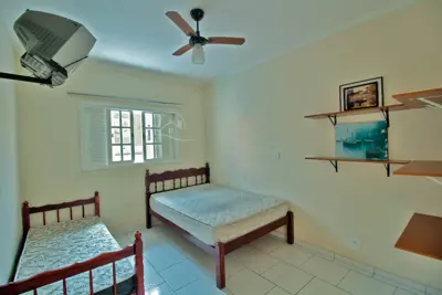 Casa - Sobrado com 4 dormitórios (sendo 2 suite(s)) a 100,00 metros praia.