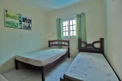 Casa - Sobrado com 4 dormitórios (sendo 2 suite(s)) a 100,00 metros praia.