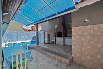 Casa - Sobrado com 4 dormitórios (sendo 2 suite(s)) a 100,00 metros praia.