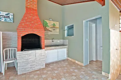 Casa - Sobrado com 4 dormitórios (sendo 2 suite(s)) a 100,00 metros praia.