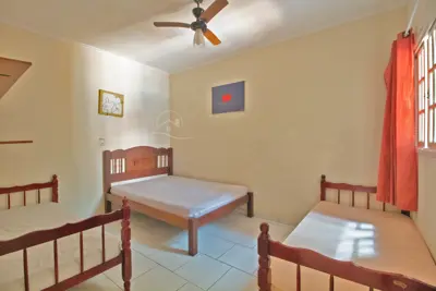 Casa - Sobrado com 4 dormitórios (sendo 2 suite(s)) a 100,00 metros praia.