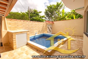 Casa - Assobradada com 2 dormitórios (sendo 2 suite(s)) a 600,00 metros praia.
