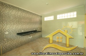 Casa - Assobradada com 2 dormitórios (sendo 2 suite(s)) a 600,00 metros praia.